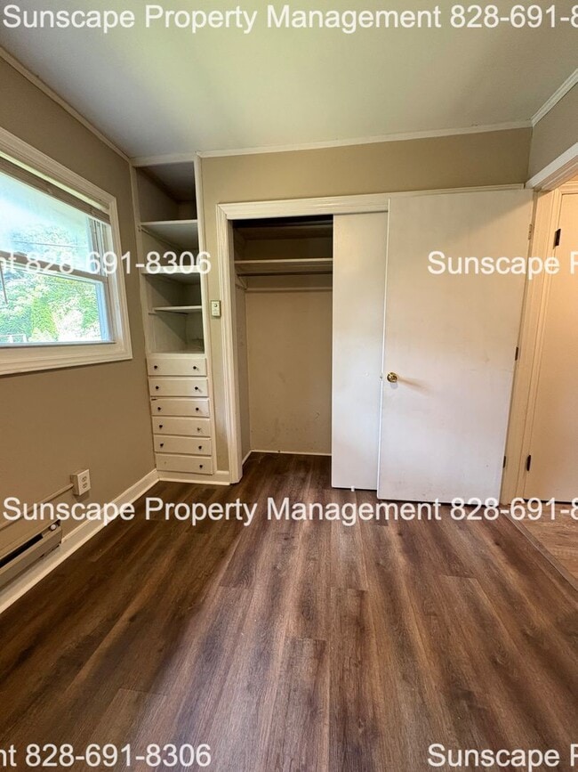 Building Photo - One bed one bath apartment