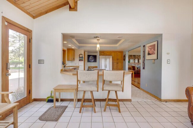 Building Photo - 19 Crescent Ln