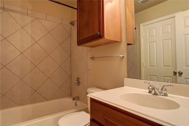 Building Photo - 13393 Mondovi Dr