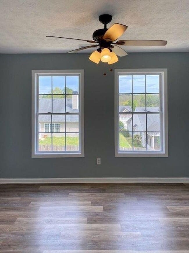 Building Photo - Beautiful Home!