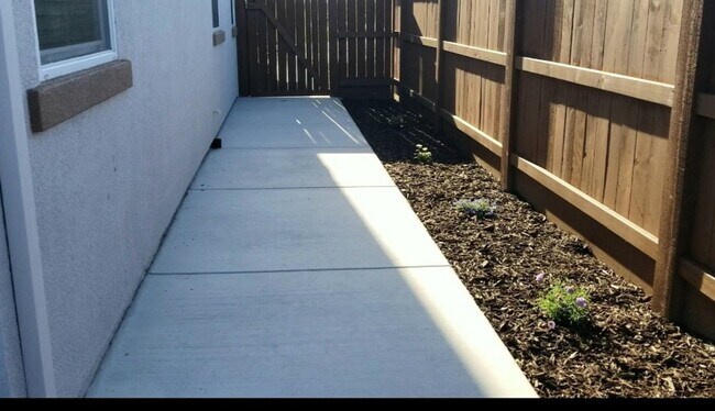 Building Photo - 1561 Osborn Dr