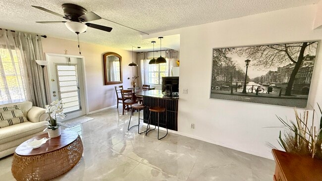 Building Photo - 361 Tilford Q