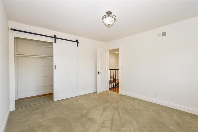 Building Photo - 249 Purple Glen Dr