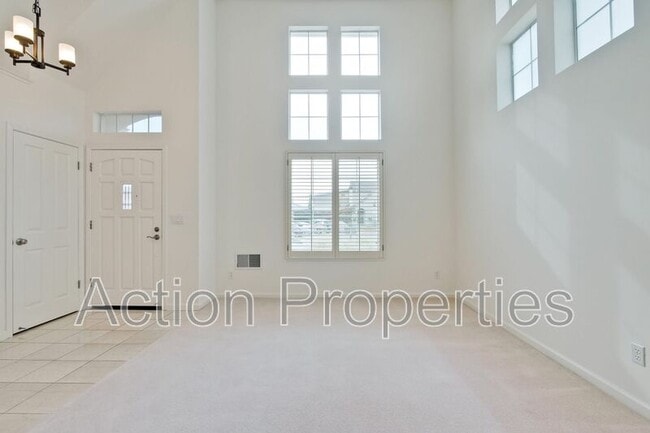 Building Photo - 857 Markham Terrace