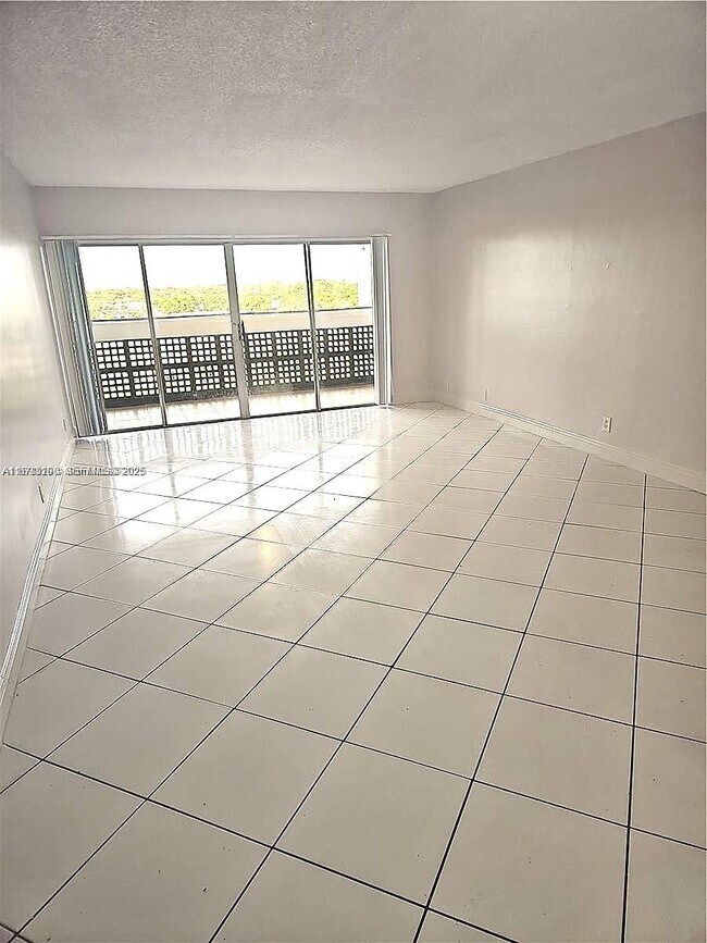 Building Photo - 3301 Spanish Moss Terrace