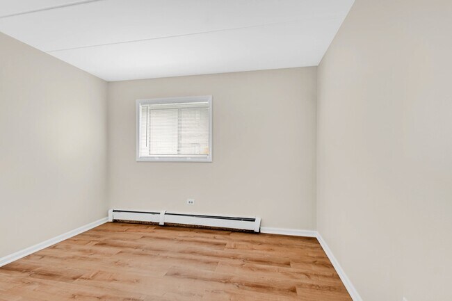 Building Photo - 228 E Bailey Rd