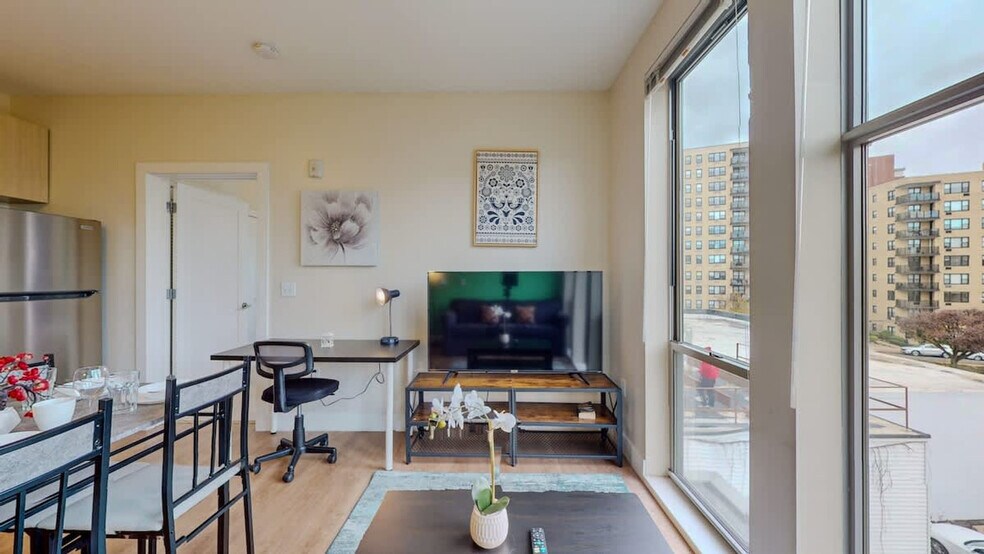 Building Photo - 545 Bedford St