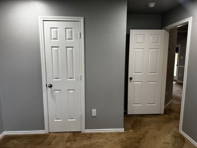 Building Photo - Stunning 3 Bed, 2 Bath Home in Sunridge Subdivision