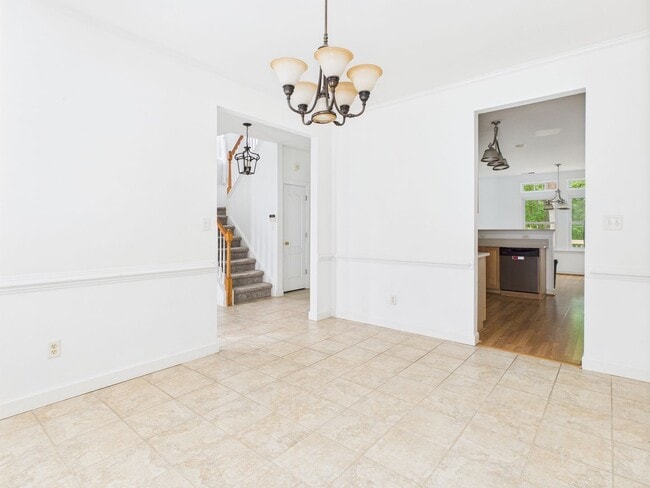 Building Photo - Stunning 4-Bedroom, 2.5-Bathroom Home in t...