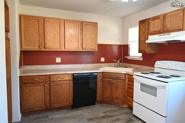 Building Photo - 203 Prairie St