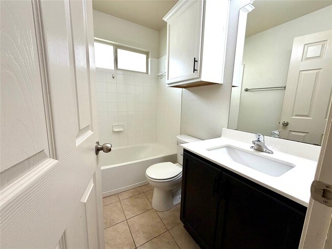 Building Photo - 500 Obsidian Ln