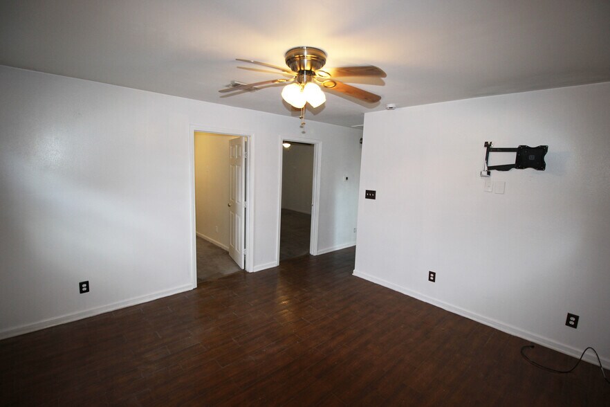 Building Photo - 3014 Metropolitan St
