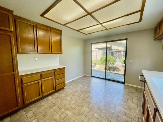 Building Photo - Beautiful 2 Bedroom, 2 Bath Single Story Home