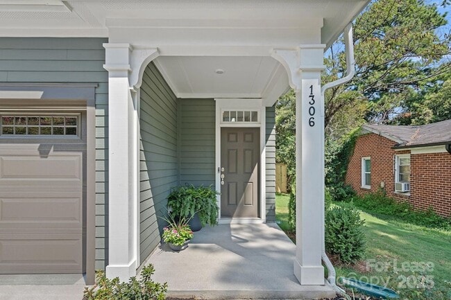 Building Photo - 1306 Moretz Ave