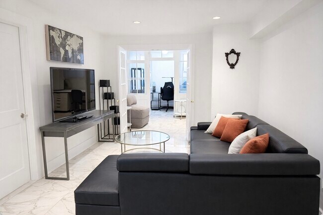 Building Photo - 133 Commonwealth Ave