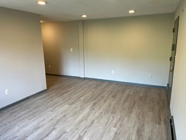 Building Photo - 32 Cook Ave