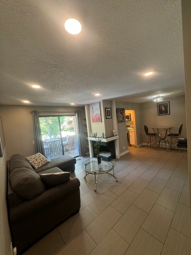 Building Photo - 6858 S Countrywoods Cir