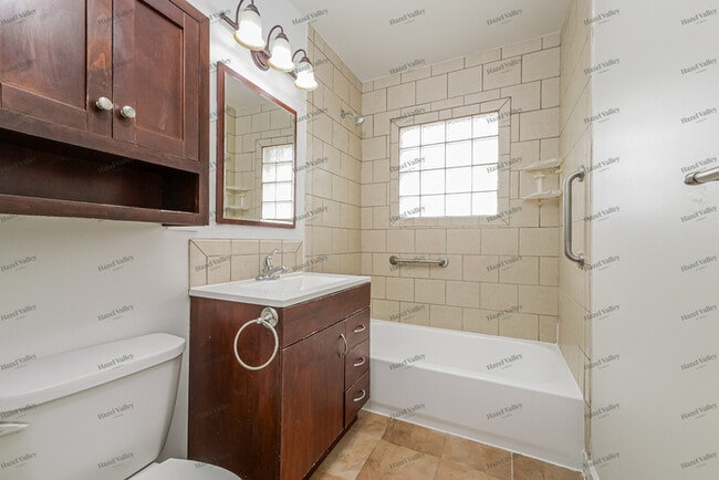 Building Photo - 9410 E 81st St