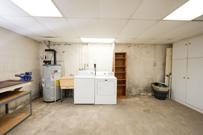 Building Photo - 1308 S Mt Joy St