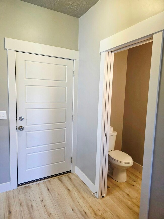 Building Photo - 9051 N Clubhouse Ln