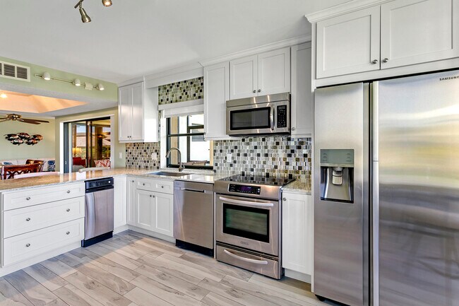 Building Photo - 16997 Waterbend Dr