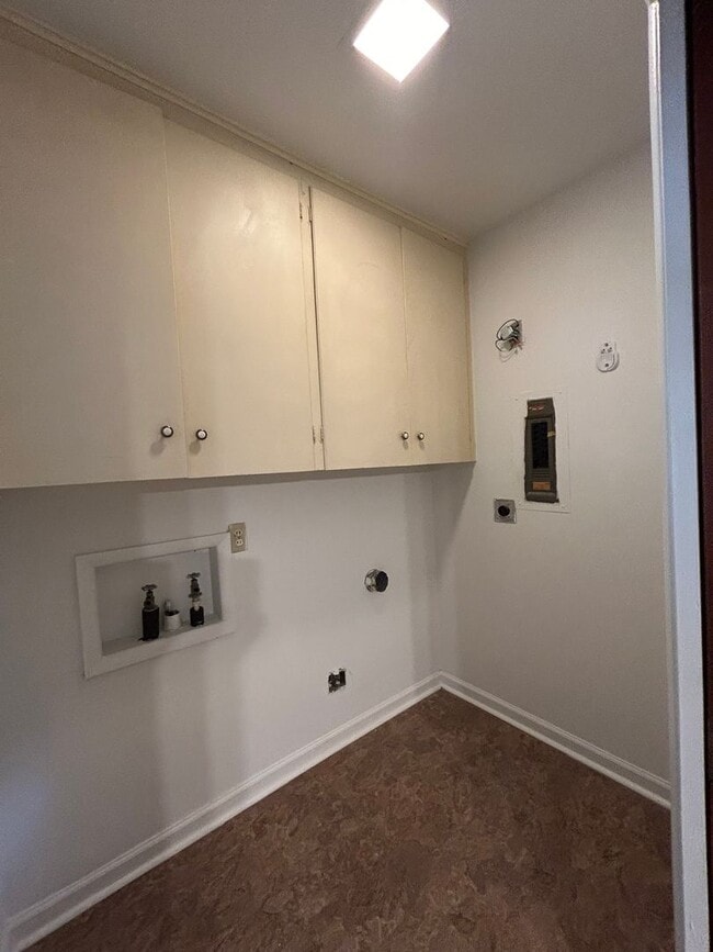 Building Photo - 807 Ridgecrest Dr