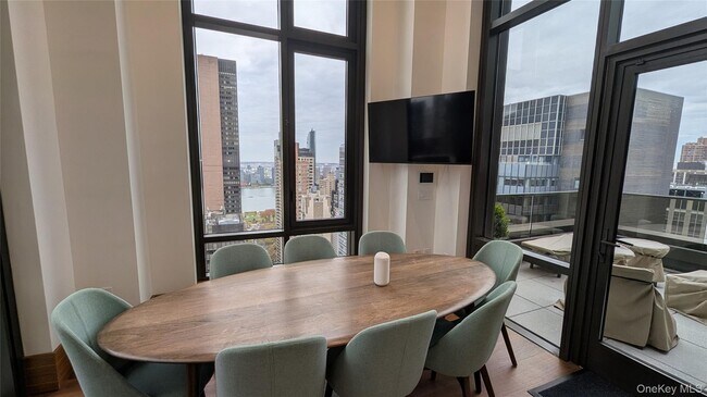 Building Photo - 135 E 47th St