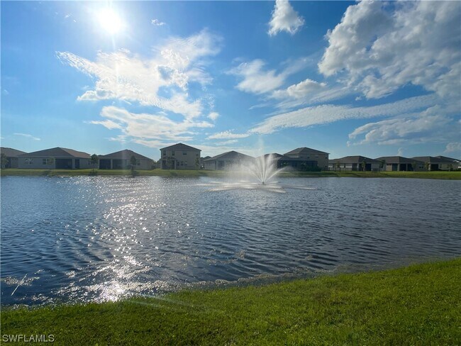 Building Photo - 715 Heather Lk Ave