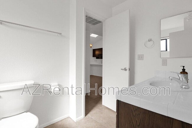 Building Photo - 1625 E Jerome Ave