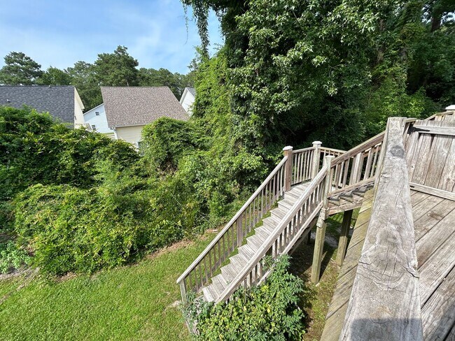 Building Photo - 2BR Condo in Holton Place – Pool, Porch, a...