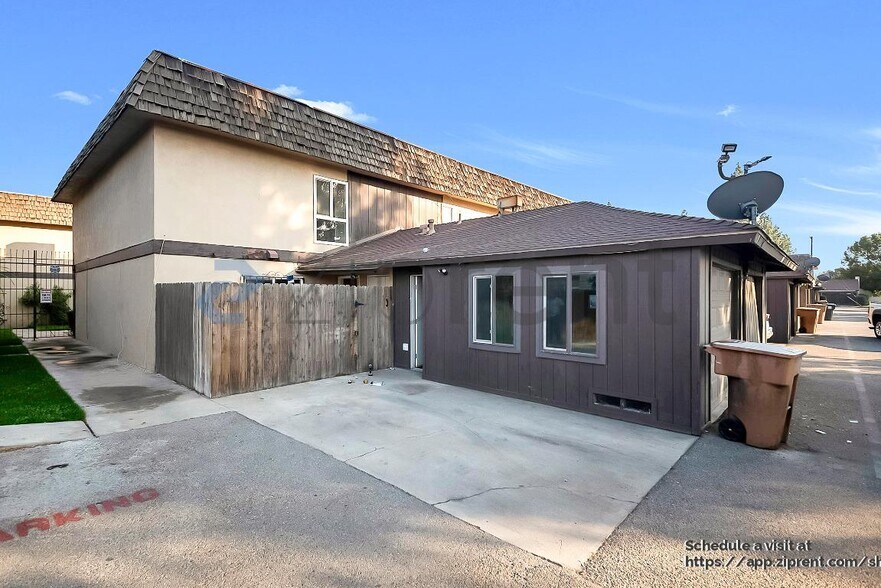 Building Photo - 5301 Demaret Ave