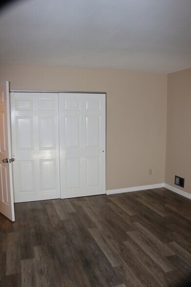 Large, Sunny Master with large closet - 573 Innkeeper Ln