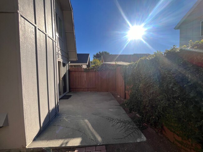 Building Photo - Bright and Spacious 3-Bedroom Home in the Heart of South Davis