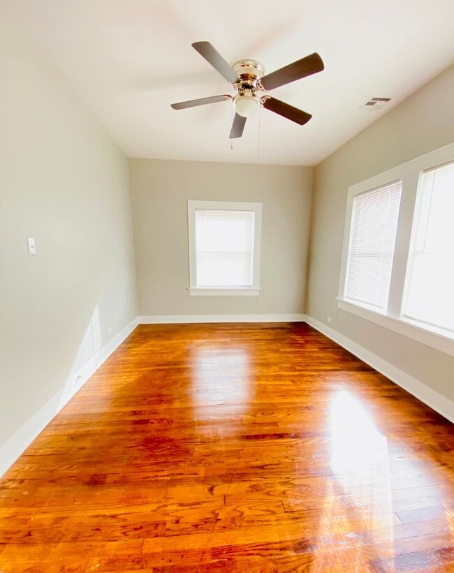 Building Photo - Updated 2 bedroom home with appliances!