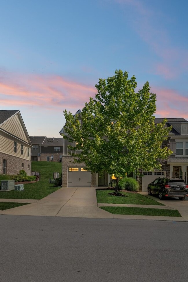 Building Photo - Modern 3BR Townhome with Garage in Desirable Nichols Vale