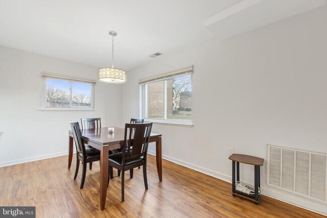 Building Photo - 350 Gatewater Ct