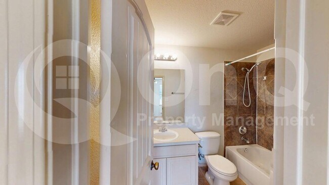 Building Photo - 2335 N Elm St