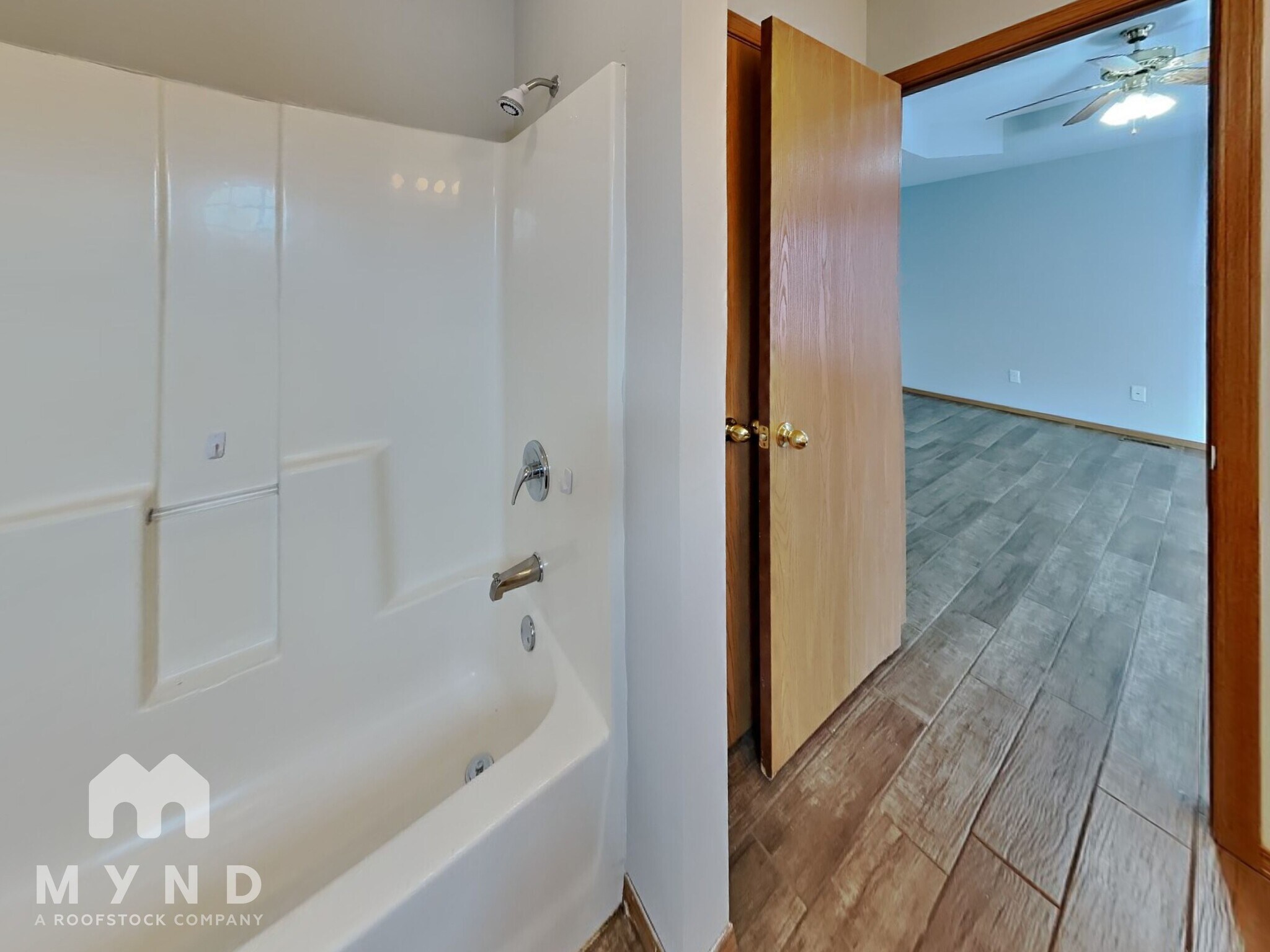 Building Photo - 1000 W Snider St