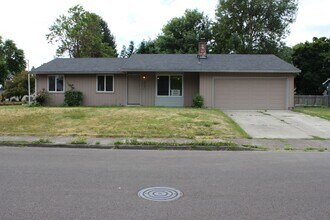 Building Photo - 3 or 4 bedroom, 2 bath updated home in Hillsboro near Intel Jones Farm