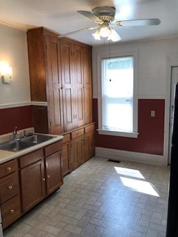 Building Photo - 374 Pine St