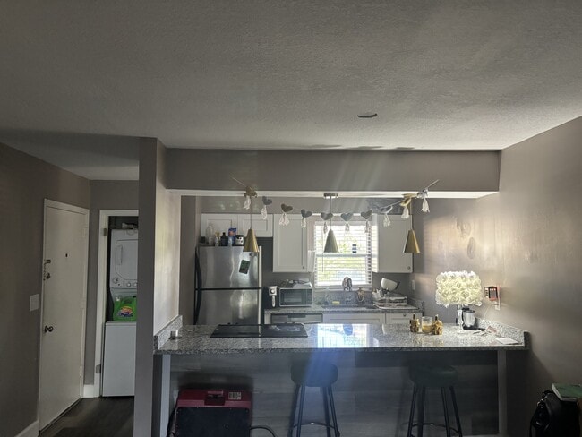 Building Photo - 1950 Paine Ave