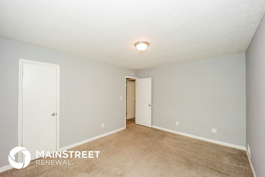 Building Photo - 140 Paces Way