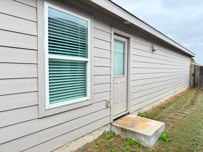 Building Photo - 13838 Ostrich Run