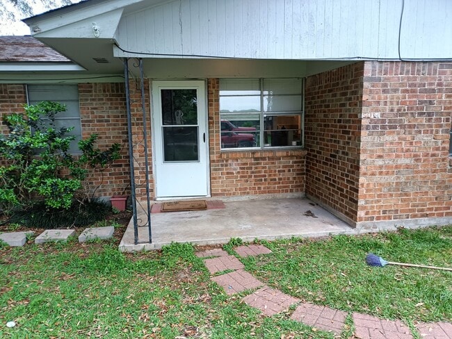 Building Photo - 340 West Dr