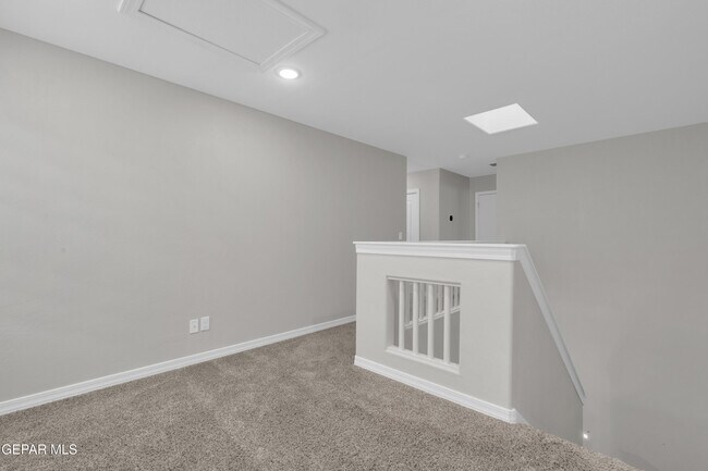 Building Photo - 544 La Entrada Cir