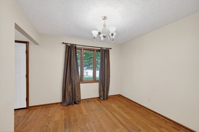 Building Photo - 4 Bedroom Near Butler University!