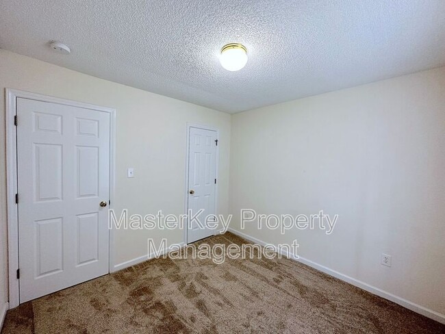 Building Photo - 113 Cliffdale Rd