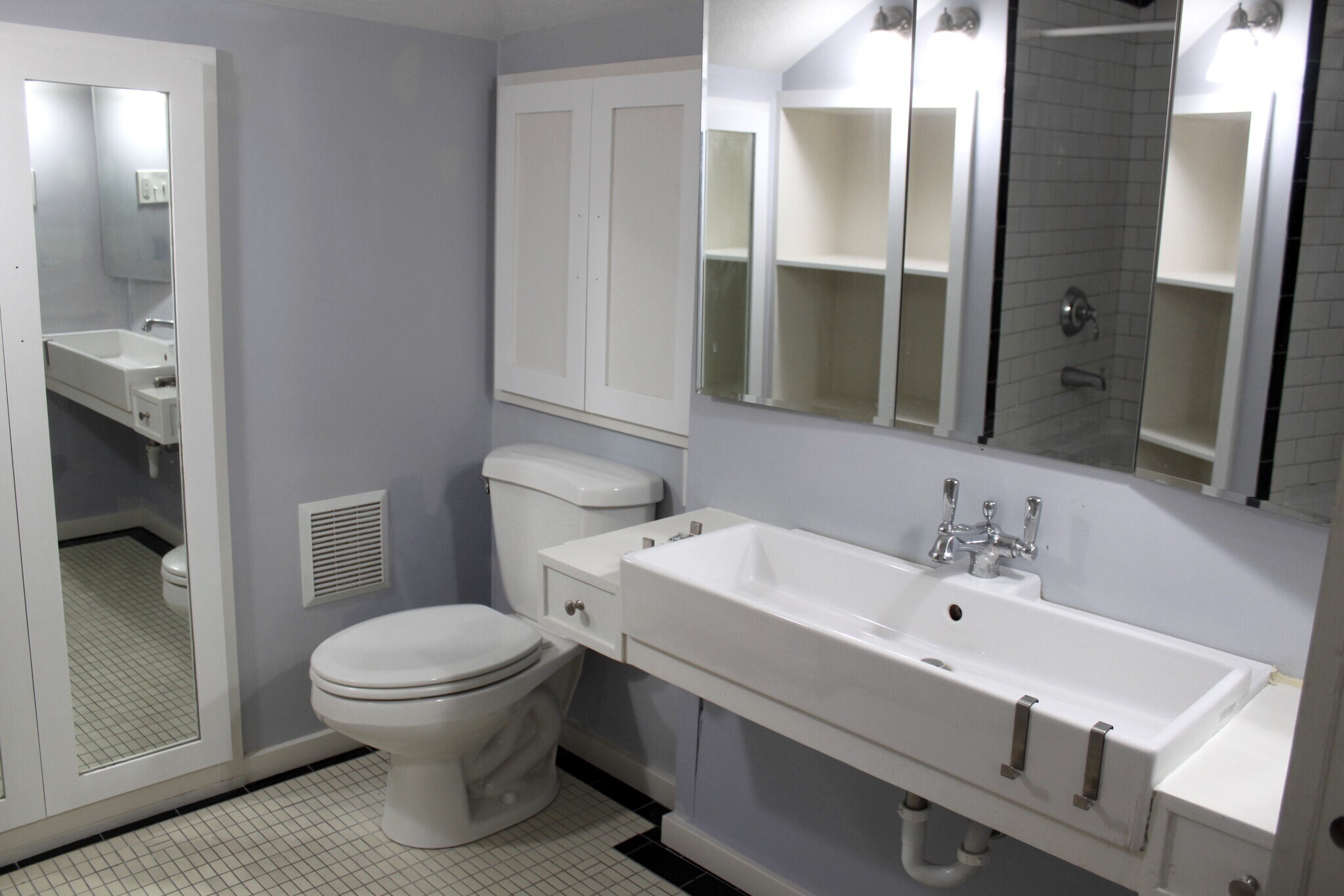 Bath detail - 851 E 3rd Ave