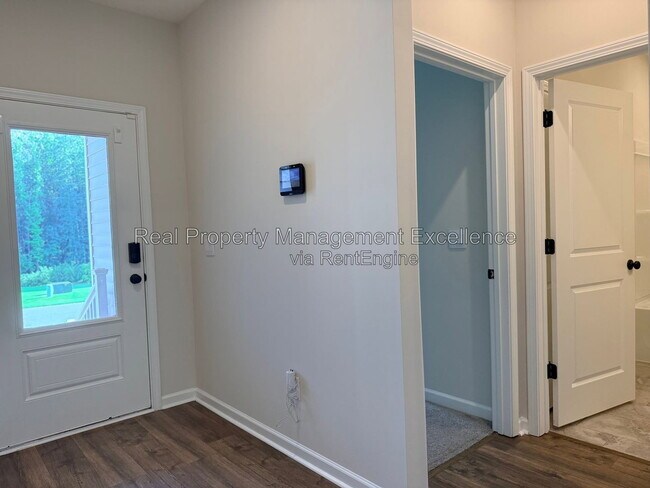 Building Photo - 101 Brody Pne Wy