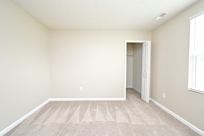 Building Photo - 5697 Julia Kate Dr